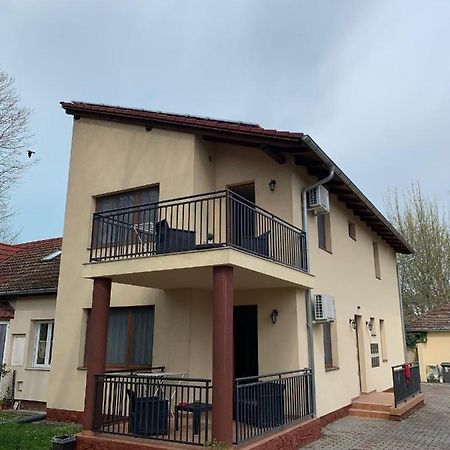 Balaton Apartmanhaz Apartment Siofok Exterior photo