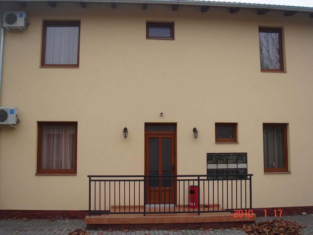 Balaton Apartmanhaz Apartment Siofok Exterior photo